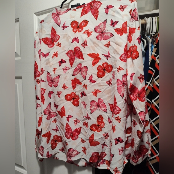 Jones New York Collection women's v-neck Pink butterfly blouse, size 12 - Picture 3 of 3
